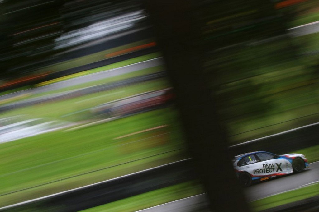 BTCC Brands Hatch GP: Turkington secures crucial pole ahead of finale